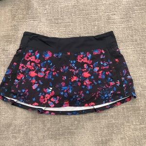 Lululemon Pace Rival Skirt floral size 10, a few spot of paint as pictured